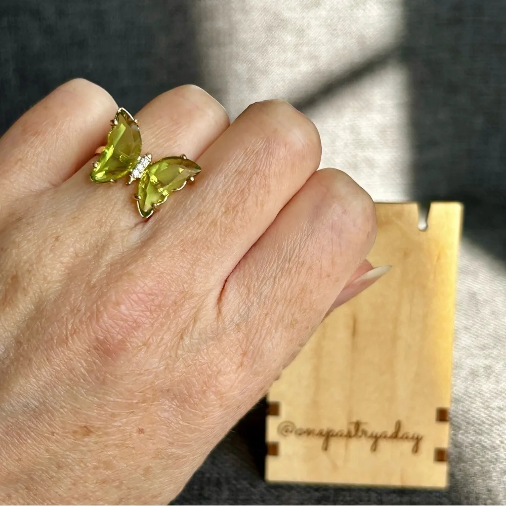 Pretty LIGHT GREEN Butterfly Gemstone Fashion Ring, Gold, Adjustable